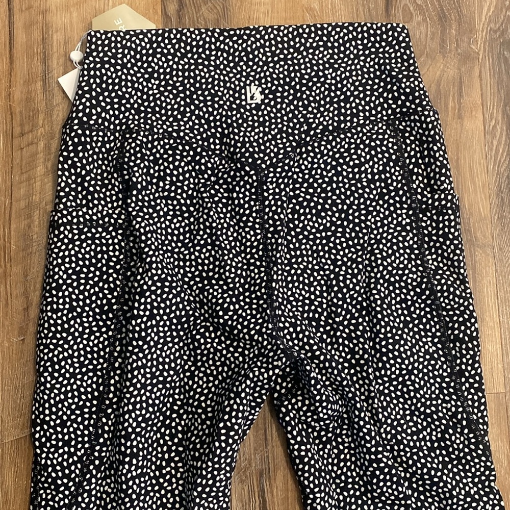 NWT Buffbunny Black and White Patterned Leggings - Picture 6 of 7